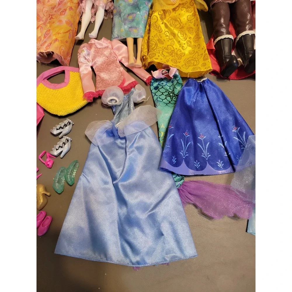 Disney Barbie dolls with extra dresses shoes etc... Mixed lot